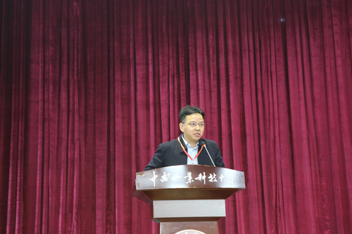 省教育厅党组成员、省委教育工委委员刘静宣布开幕